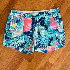 Lilly Pulitzer vibrant blue pattern, size 6 Callahan shorts, 5 inch inseam